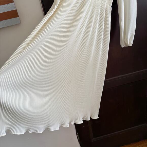 70s Vintage | Cream Pleated Lace Collar Blouson Sleeve Midi Dress | Medium - Picture 3 of 9
